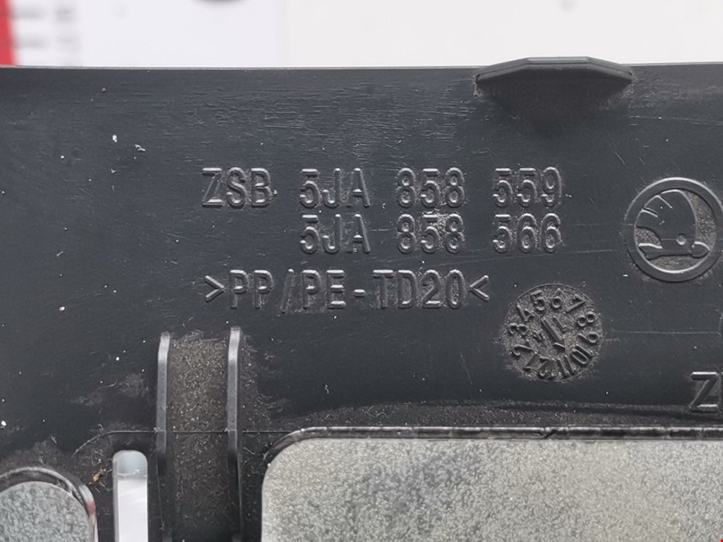 Кожух рулевой колонки SKODA Rapid 2012-2020