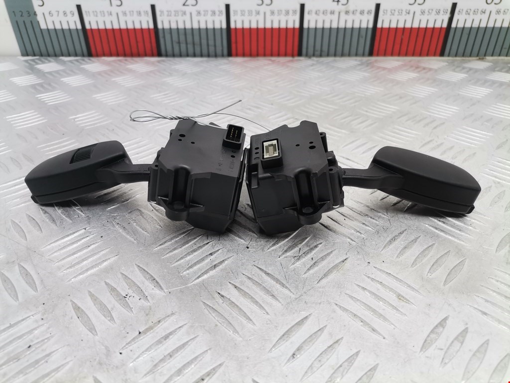 Переключатель поворотов подрулевой BMW 6er E63/E64 2003-2011