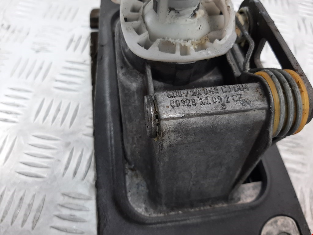 Кулиса (селектор) АКПП/МКПП в салоне SKODA Fabia MK2 5J 2007-2014