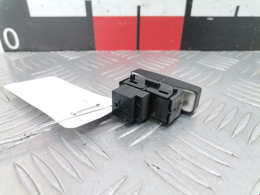 Кнопка центрального замка VOLKSWAGEN Touareg 2002-2010