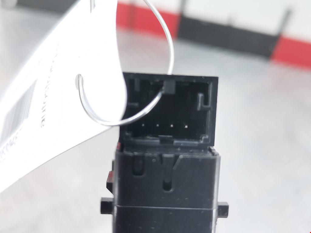 Кнопка центрального замка VOLKSWAGEN Touareg 2002-2010