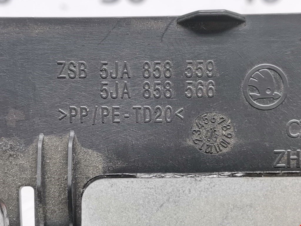 Кожух рулевой колонки SKODA Rapid 2012-2020