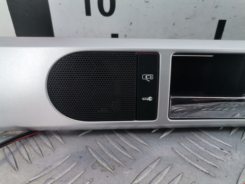 Ручка дверная задняя внутренняя правая VOLKSWAGEN Touareg 2002-2010