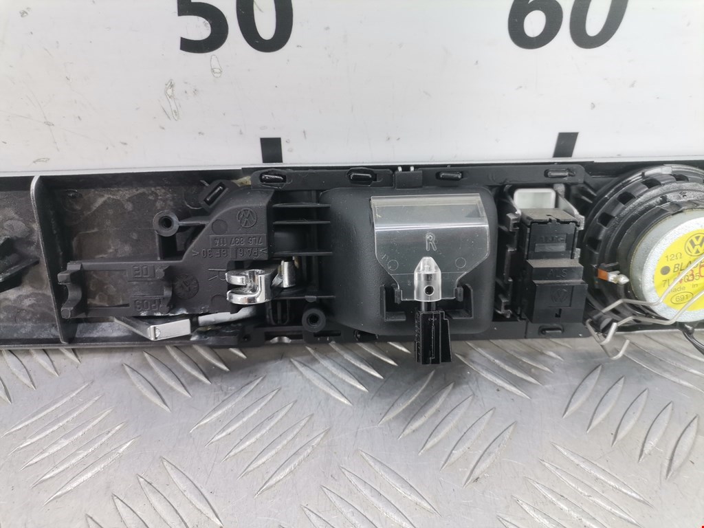 Ручка дверная задняя внутренняя правая VOLKSWAGEN Touareg 2002-2010