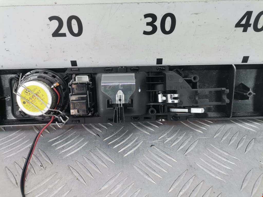 Ручка дверная передняя внутренняя левая VOLKSWAGEN Touareg 2002-2010