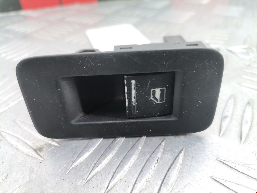 Кнопка стеклоподъемника VOLKSWAGEN Touareg 2002-2010