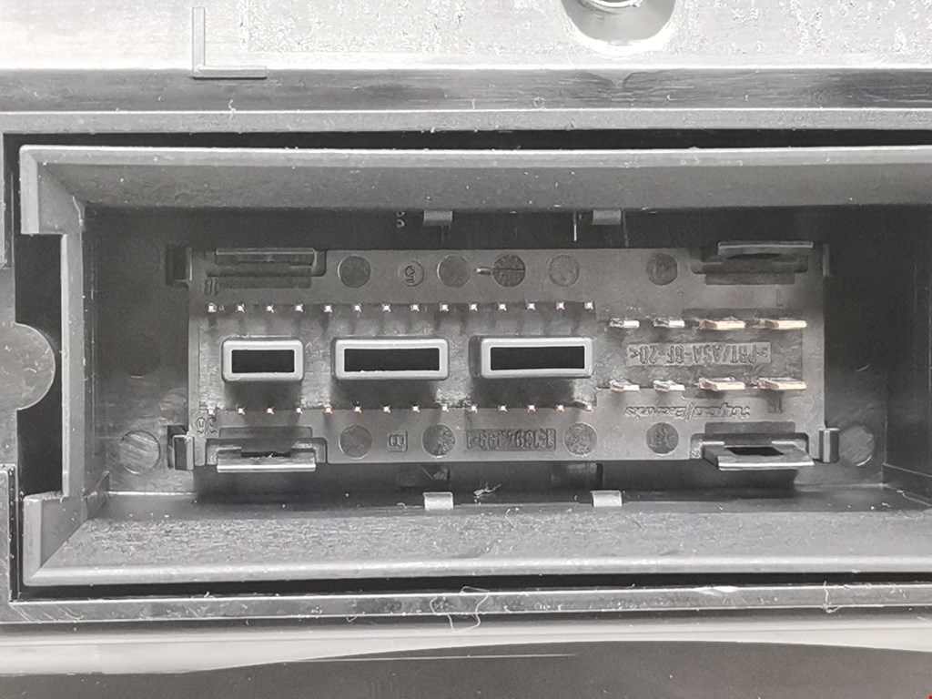 Панель приборов (щиток) VOLKSWAGEN Passat B6 2005-2011