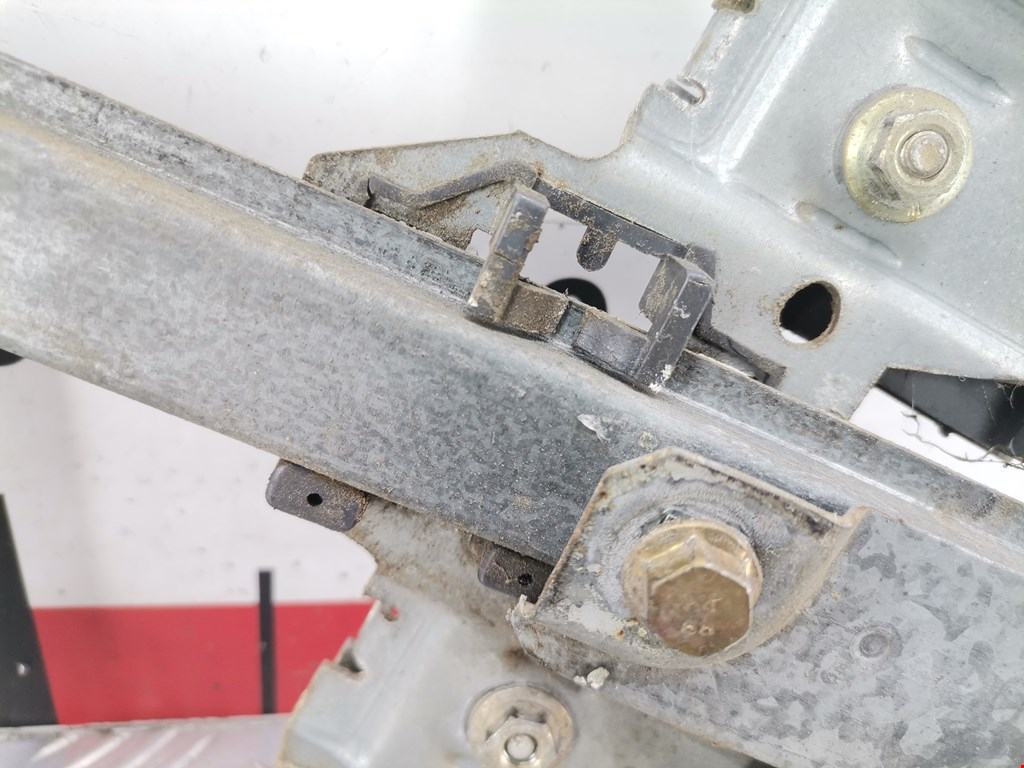 Стеклоподъемник задний левый VOLKSWAGEN Golf III 1991-1997