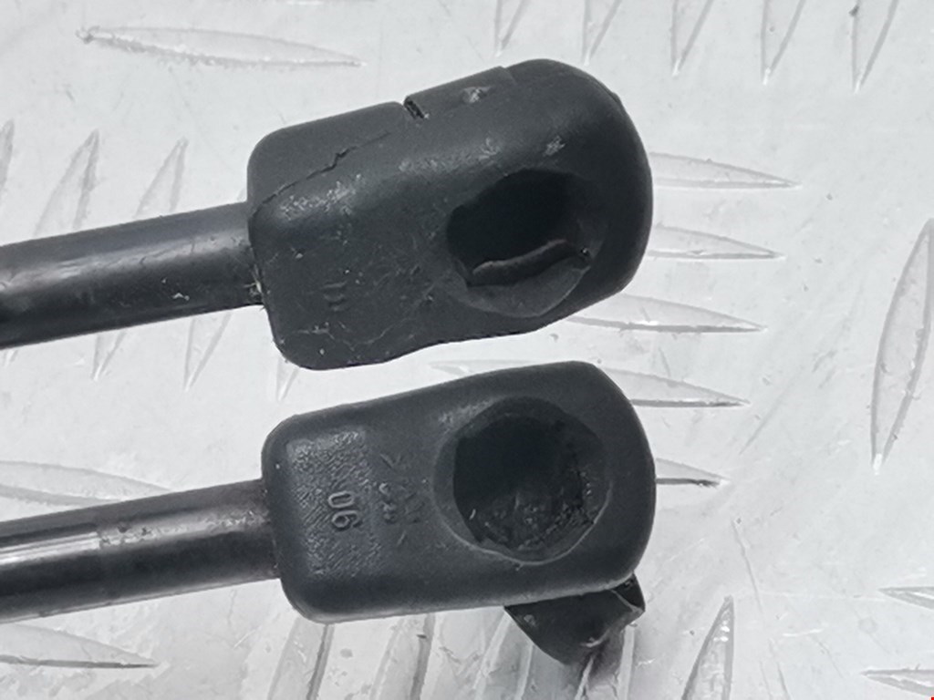 Амортизатор крышки (двери) багажника OPEL Astra J 2009-2017