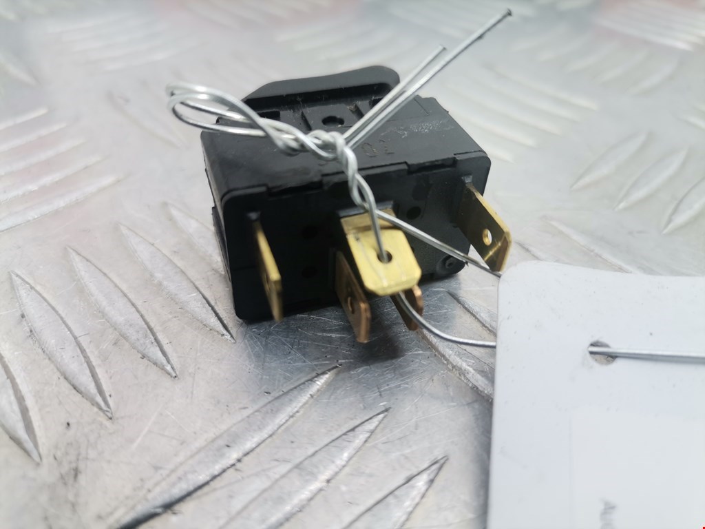 Кнопка стеклоподъемника AUDI A8 D2 1994-2002