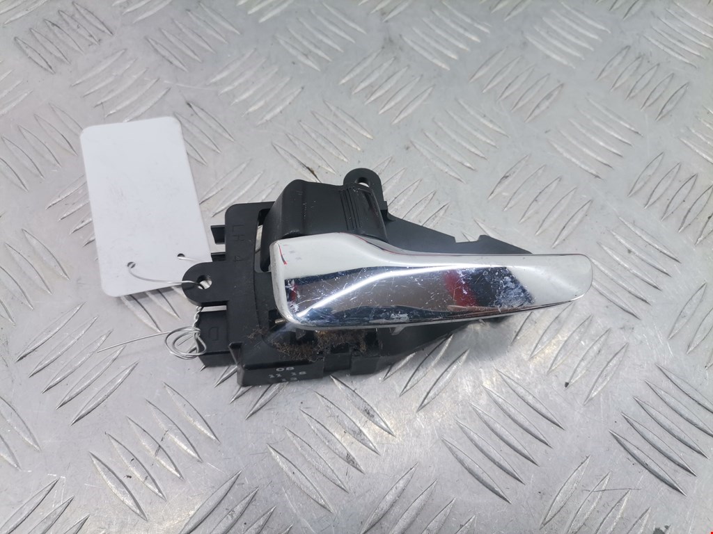 Ручка двери внутренняя передняя левая Mitsubishi Lancer 10 (2007-2017)