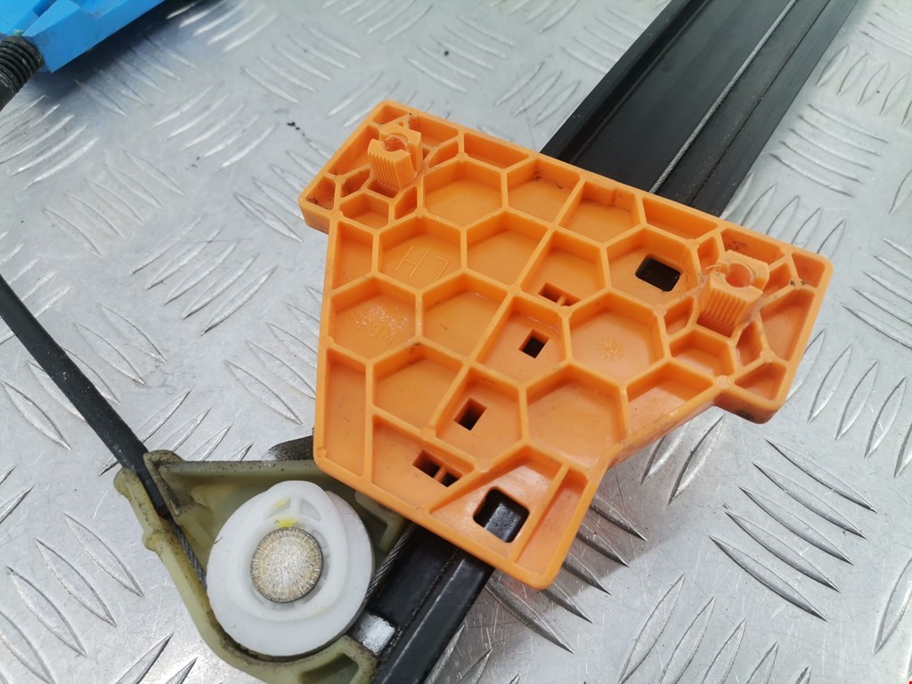 Стеклоподъемник задний левый AUDI A4 B6 2001-2005