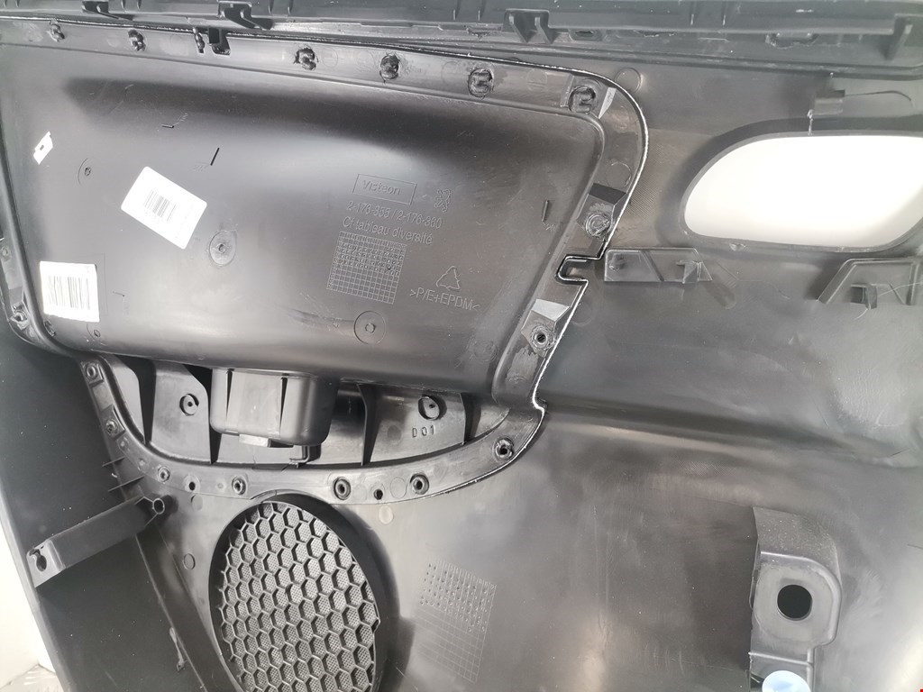 Обшивка двери задняя правая PEUGEOT 207 2006-2015