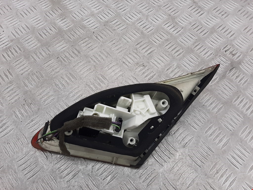 Фонарь задний внутренний левый OPEL Astra J 2009-2017