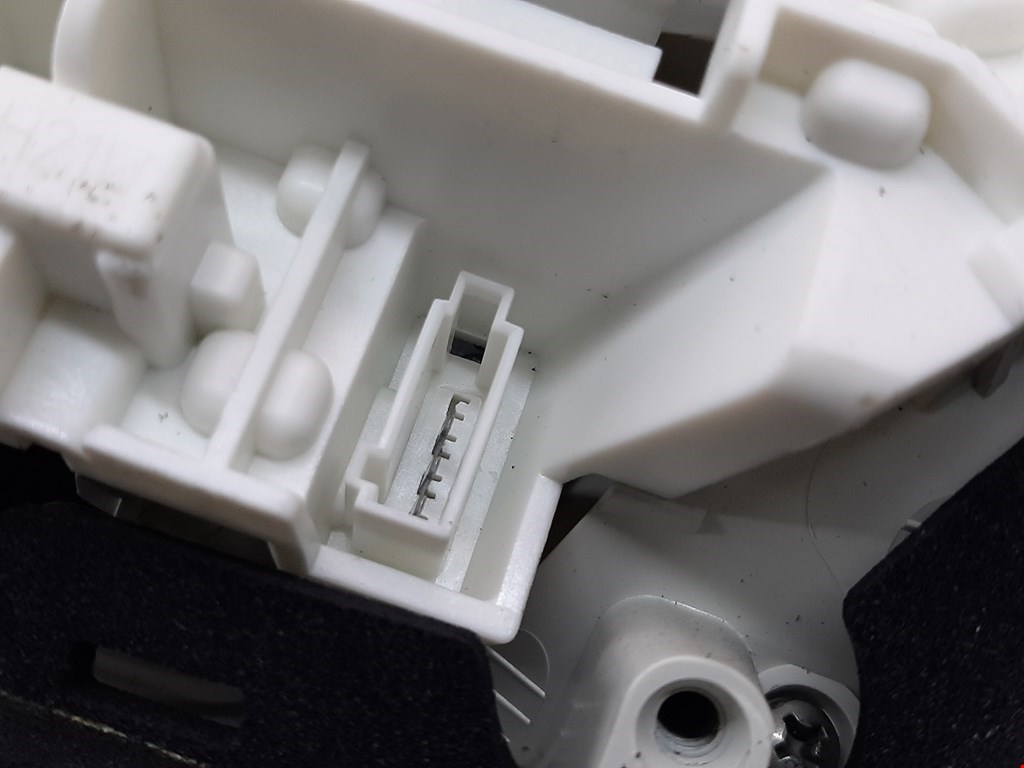 Фонарь задний внутренний левый OPEL Astra J 2009-2017