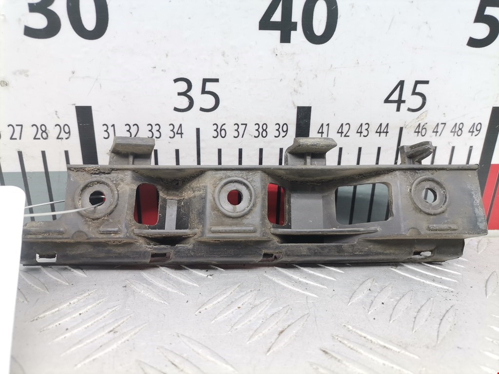 Кронштейн переднего бампера правый VOLKSWAGEN Passat B6 2005-2011