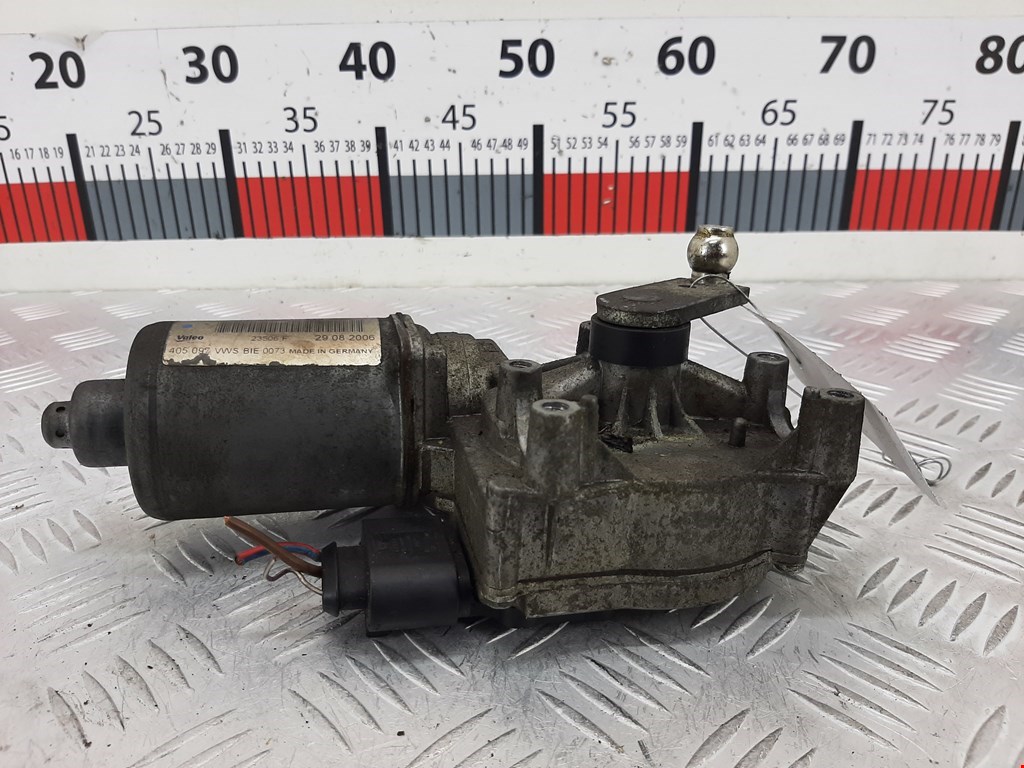 Моторчик стеклоочистителя передний AUDI Q7 I 2006-2015