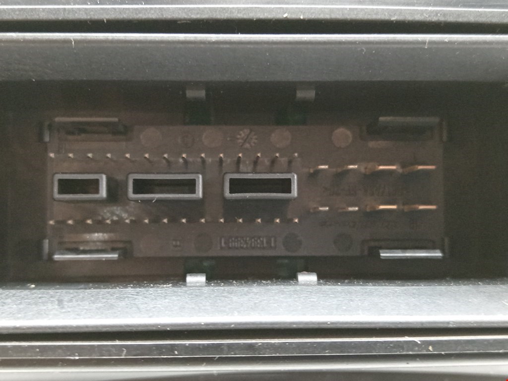 Панель приборов (щиток) VOLKSWAGEN Passat B6 2005-2011