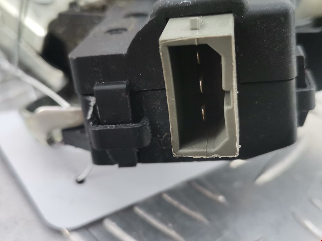 Замок багажника (крышки двери) AUDI A6 C6 2004-2010