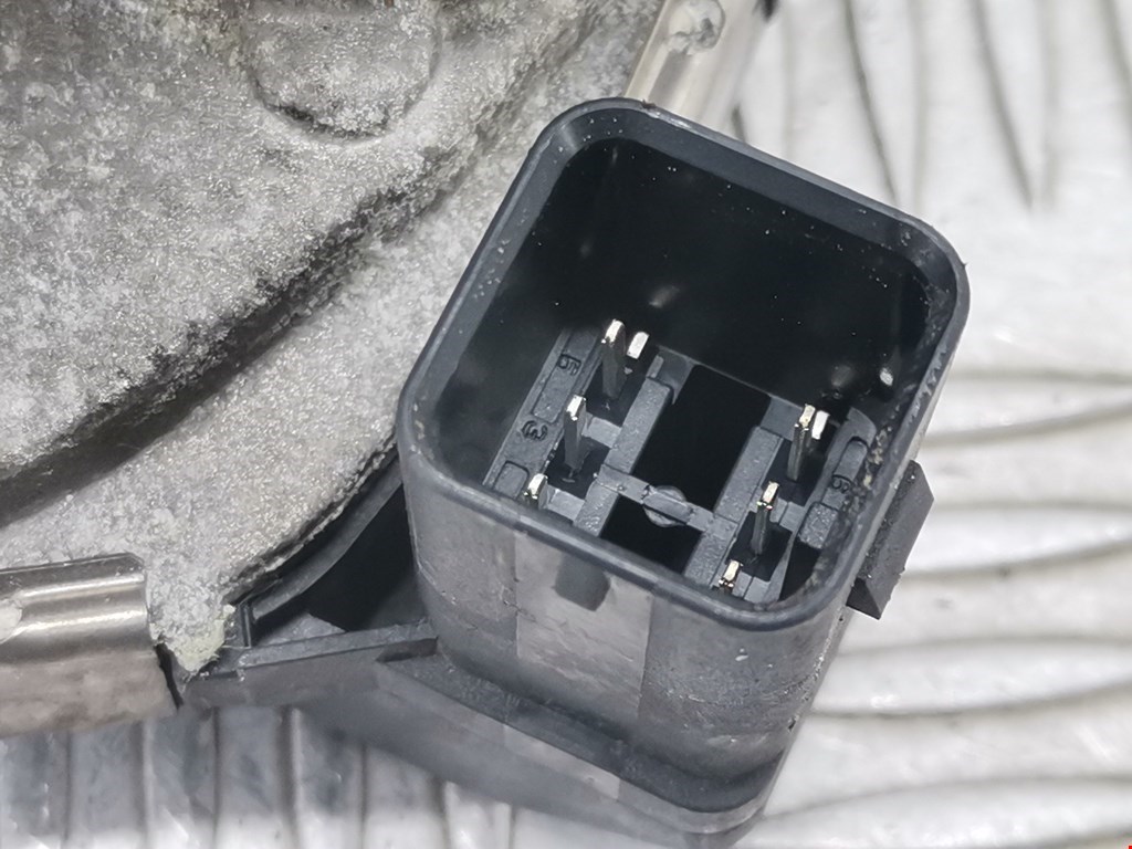 Заслонка дроссельная электрическая BMW 6er E63/E64 2003-2011