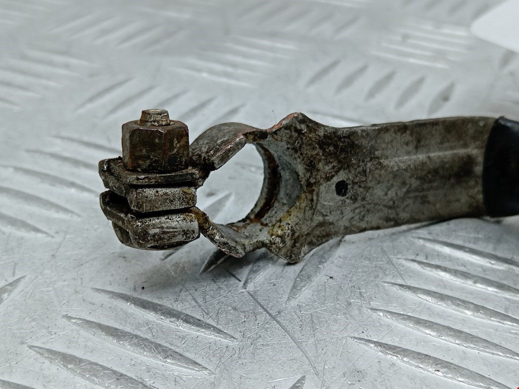 Клемма аккумулятора (минус) - TOYOTA RAV 4 XA20 2000-2005