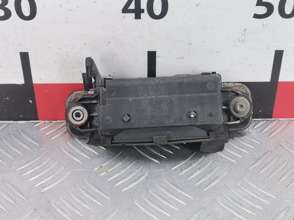 Ручка двери задней наружная левая AUDI 80 B4 1991-1996