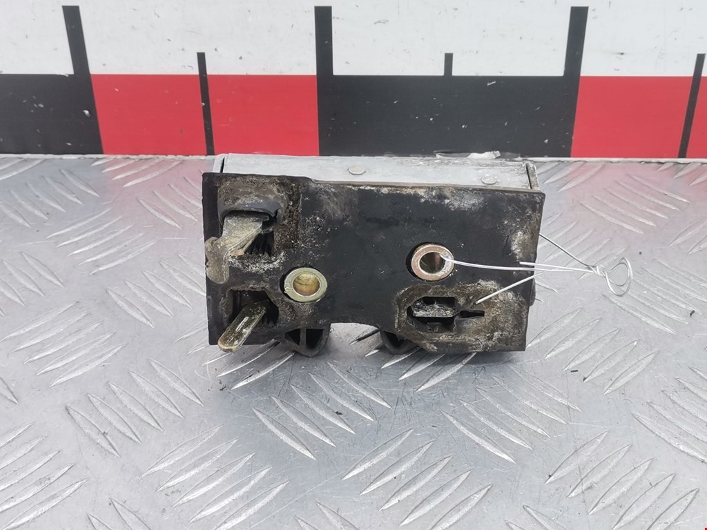 Замок двери задней левой AUDI 80 B4 1991-1996