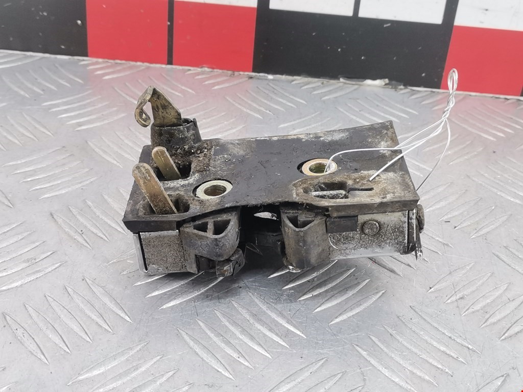 Замок двери задней левой AUDI 80 B4 1991-1996