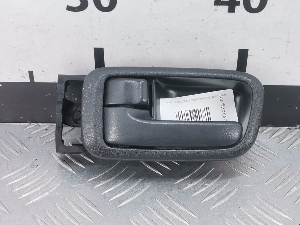 Ручка дверная передняя внутренняя левая TOYOTA RAV 4 XA20 2000-2005