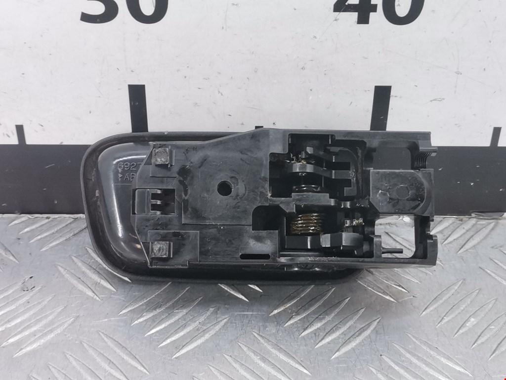 Ручка дверная передняя внутренняя левая TOYOTA RAV 4 XA20 2000-2005