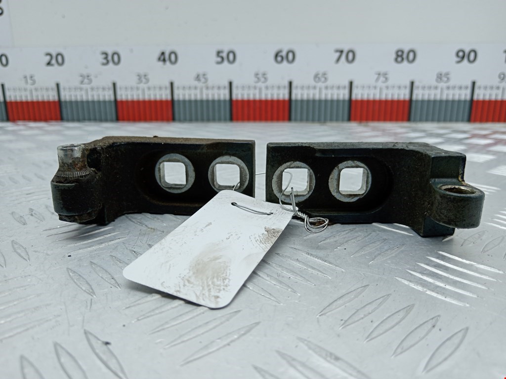 Петля двери передней правой Opel Corsa D (2006-2014)