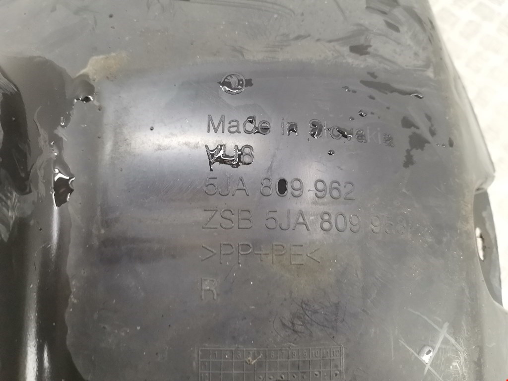 Локер (подкрылок) передний правый SKODA Rapid 2012-2020