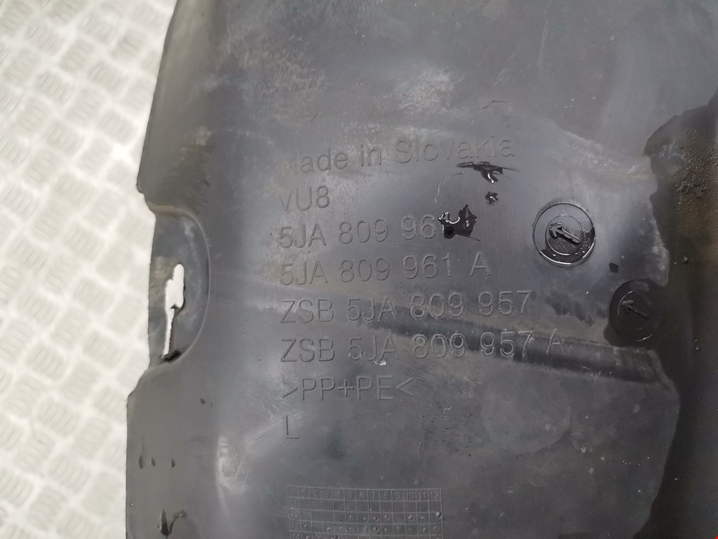 Локер (подкрылок) передний левый SKODA Rapid 2012-2020