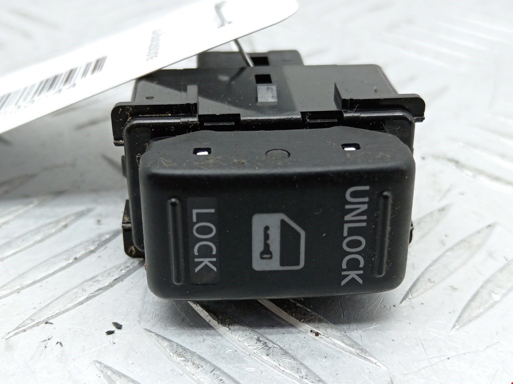 Кнопка центрального замка NISSAN Navara III D40 2005-2015