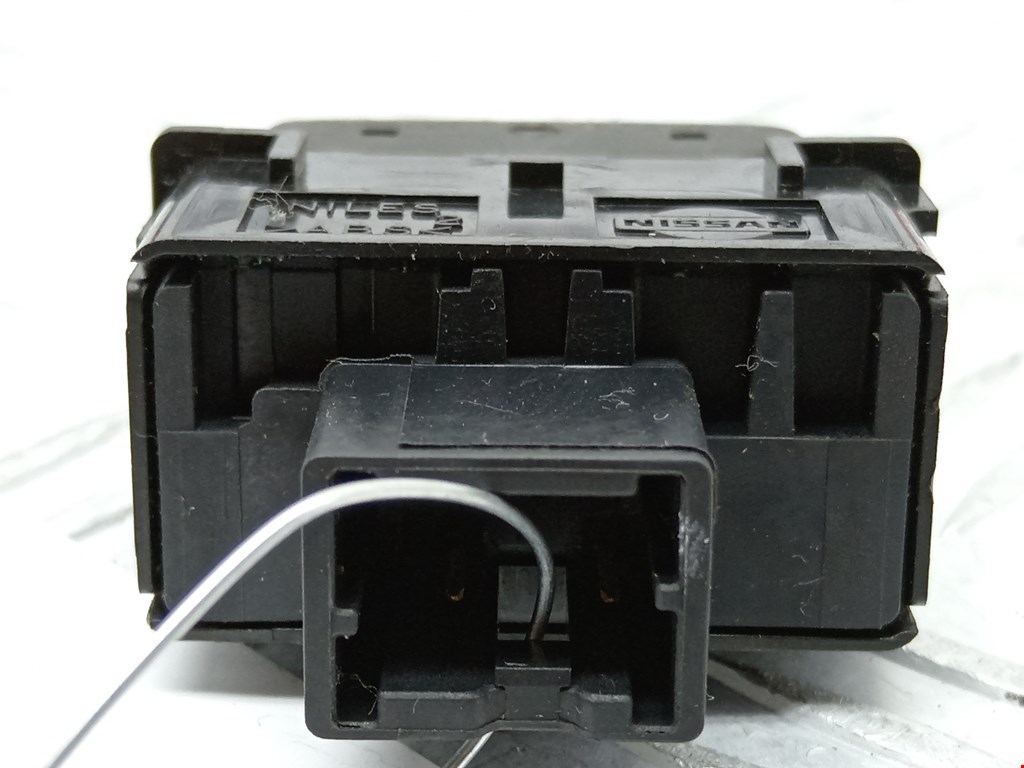 Кнопка центрального замка NISSAN Navara III D40 2005-2015