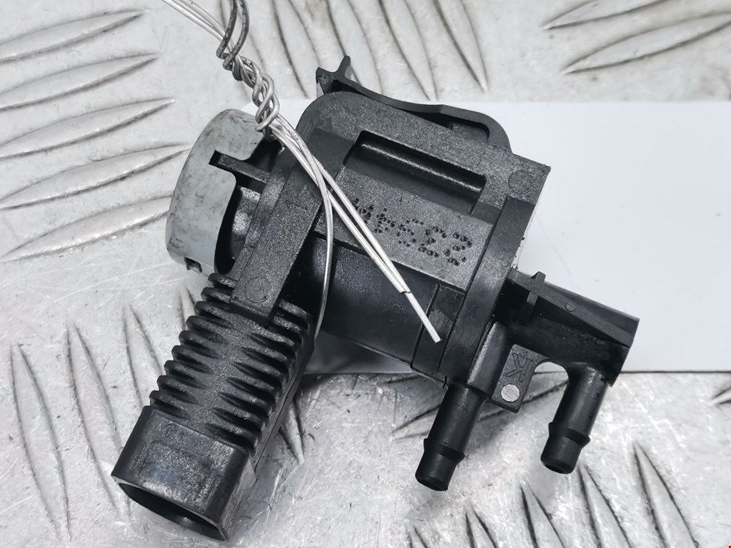 Клапан воздушного фильтра Skoda Rapid (2012-2020)