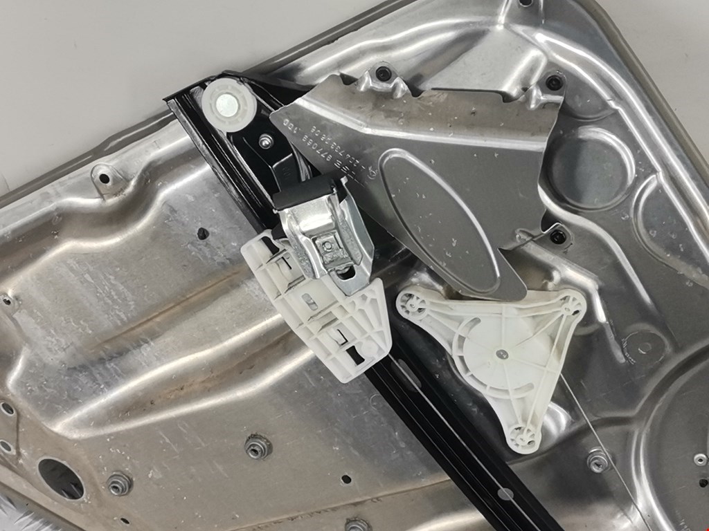 Стеклоподъемник задний правый MERCEDES-BENZ C-Class C-klasse W204 2007-2015