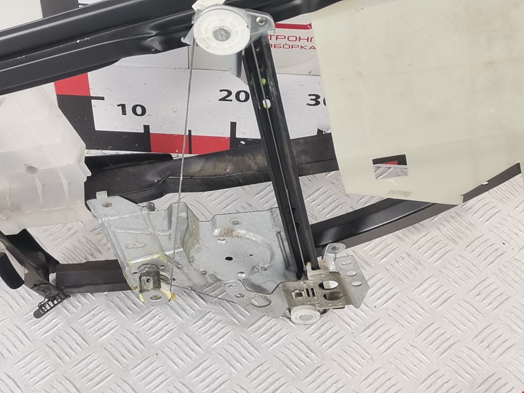 Стеклоподъемник задний левый AUDI A4 B5 1995-2001