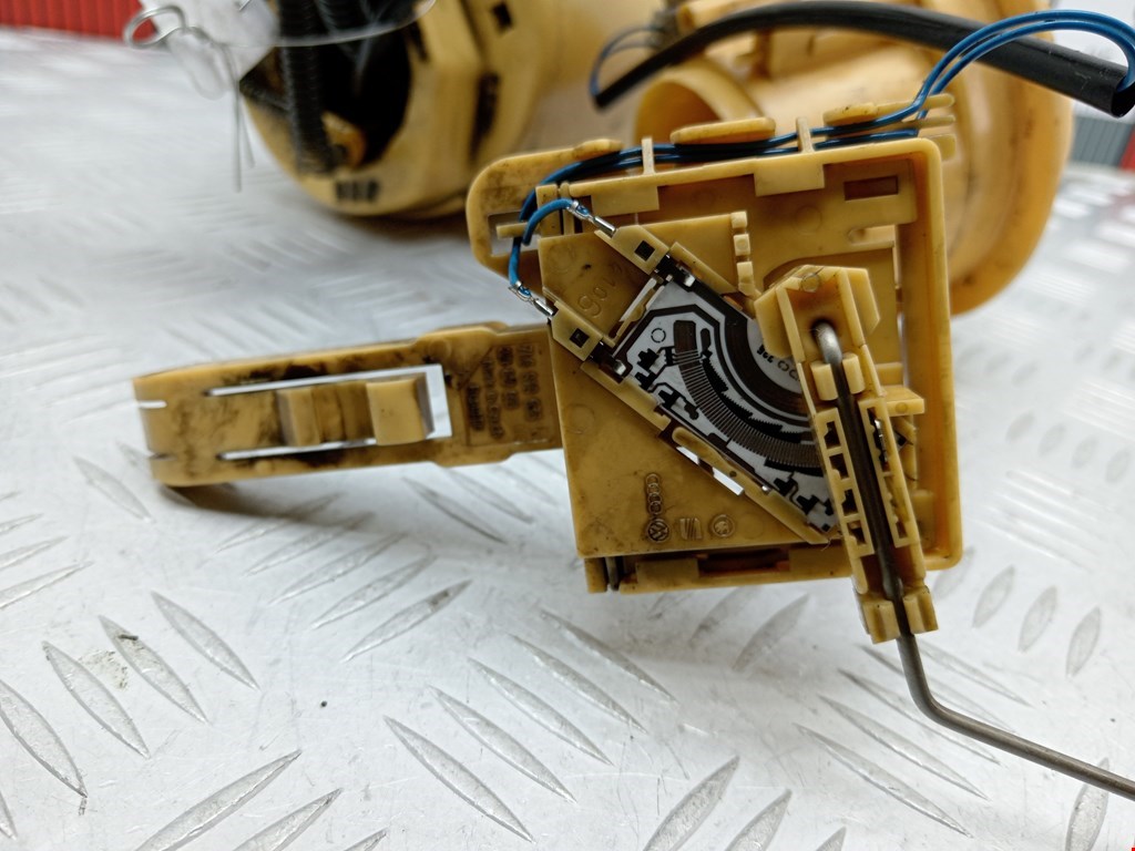 Насос топливный (электрический) VOLKSWAGEN Touareg 2002-2010