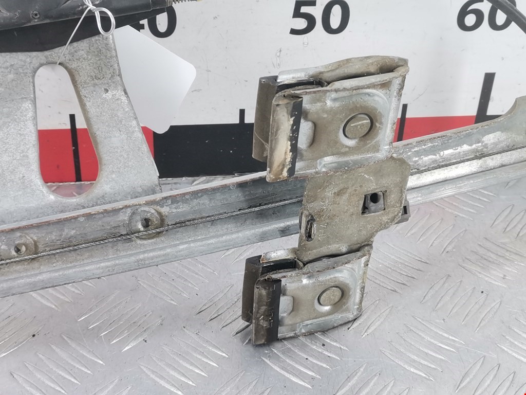 Стеклоподъемник задний правый VOLKSWAGEN Golf III 1991-1997