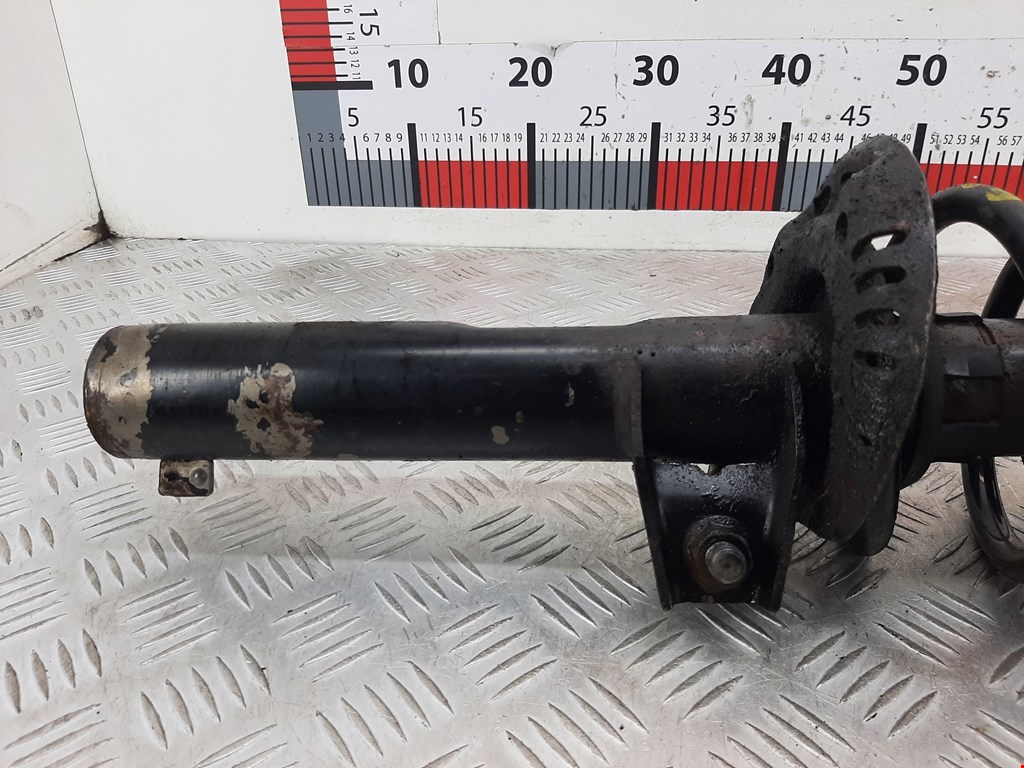 Амортизатор передний левый VOLKSWAGEN Passat B6 2005-2011