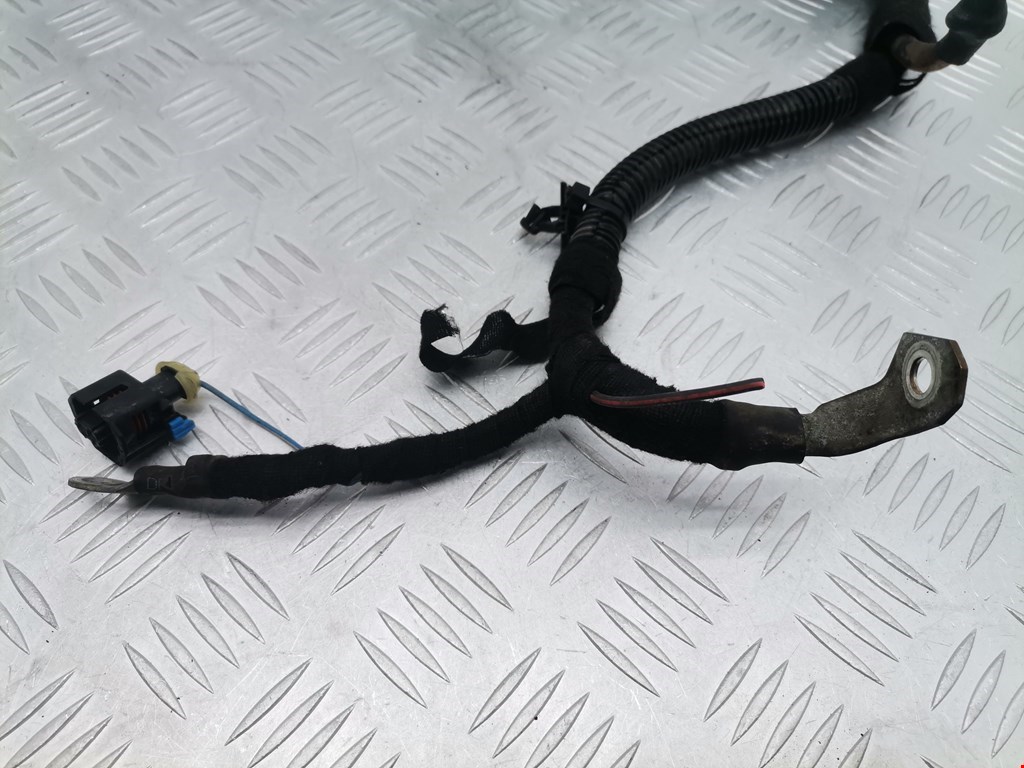 Клемма аккумулятора (плюс) + OPEL Zafira B 2005-2012