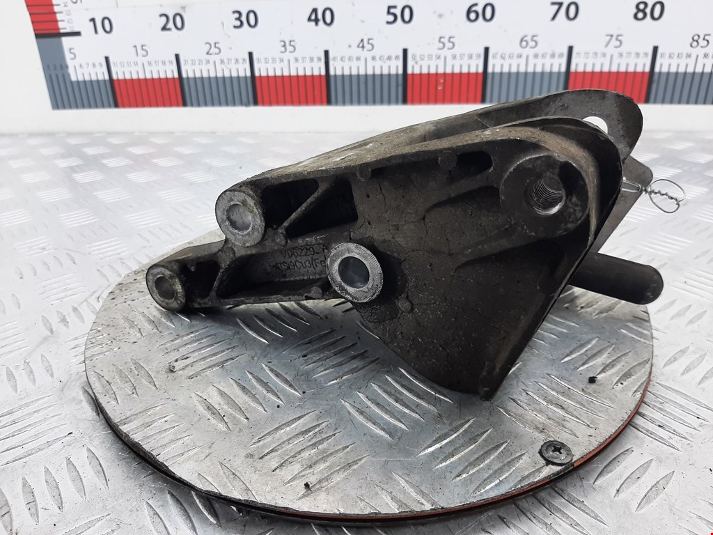 Кронштейн (крепление лапа траверса) кпп Opel Astra J (2009-2018)