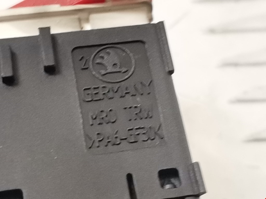 Кнопка аварийной сигнализации (аварийки) SKODA Fabia MK1 1999-2006