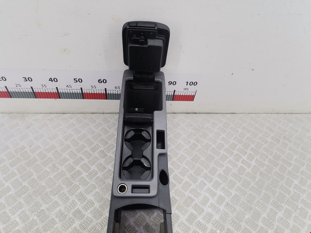 Консоль VOLVO C30 2006-2013