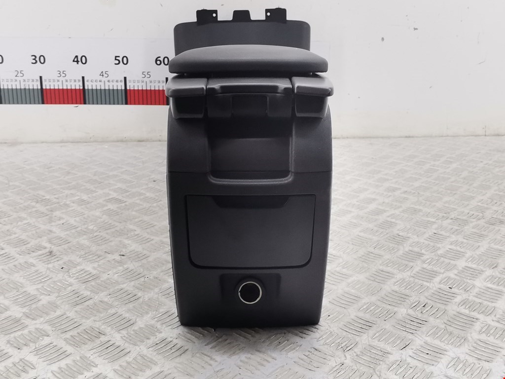 Консоль VOLVO C30 2006-2013
