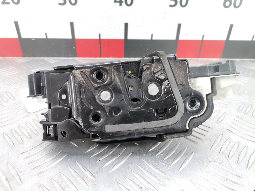 Замок двери передней правой SKODA Rapid 2012-2020