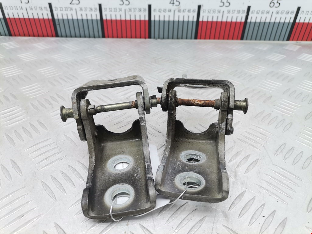 Петля двери передней правой Citroen C2 (2003-2009)