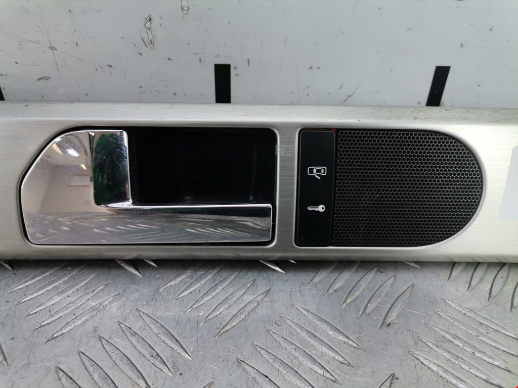 Ручка дверная передняя внутренняя левая VOLKSWAGEN Touareg 2002-2010