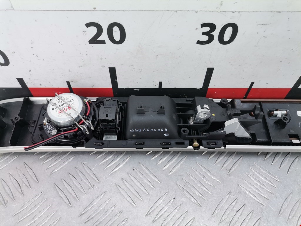 Ручка дверная передняя внутренняя левая VOLKSWAGEN Touareg 2002-2010